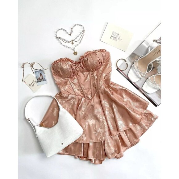 NWT Selfie Leslie Paris Muse Gathered Bust Romper - Rosex - Picture 6 of 8